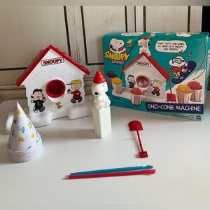 Vintage Hasbro ‘99 Snoopy & Friends Sno Cone Machine Peanuts Charlie Brown Lucy